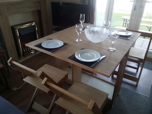 Dining - Wherry, pet friendly cottage. on the riverside with free fishing and mooring. (Wroxham)