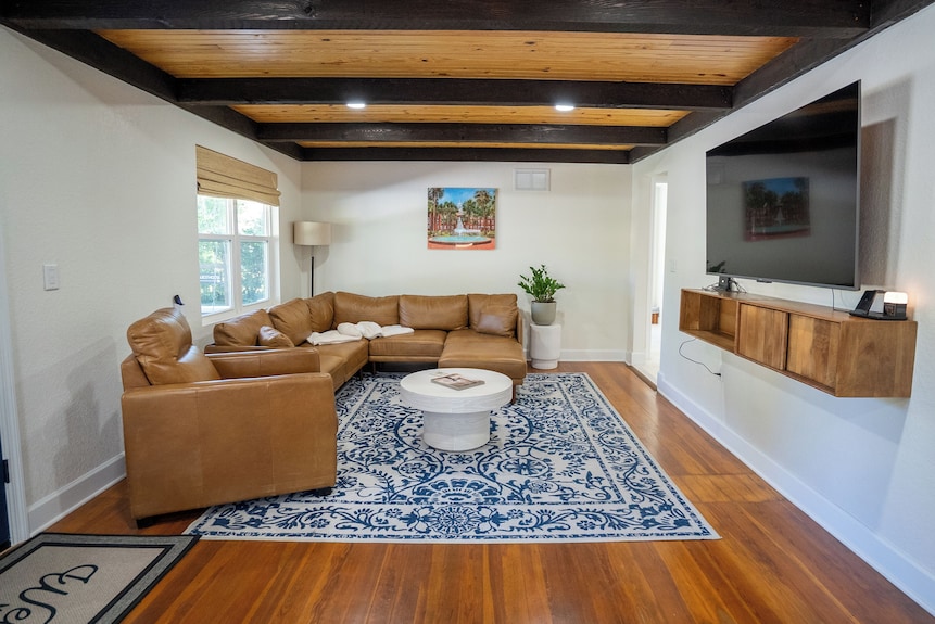 Minnesota Manor Home & Guest House-your Deland Getaway - DeLand, FL