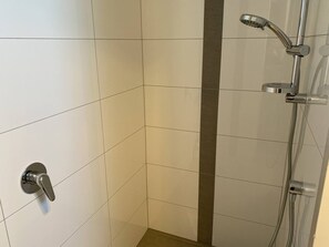Hair dryer, towels - Heritage Village Villa | Mountain Views & Spacious (Wānaka)