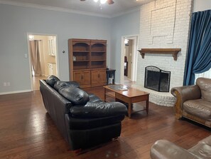 Téléviseur connecté, foyer, livres