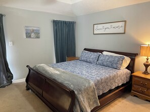 5 bedrooms, desk, iron/ironing board, free WiFi - One acre family retreat near downtown Mckinney (McKinney)