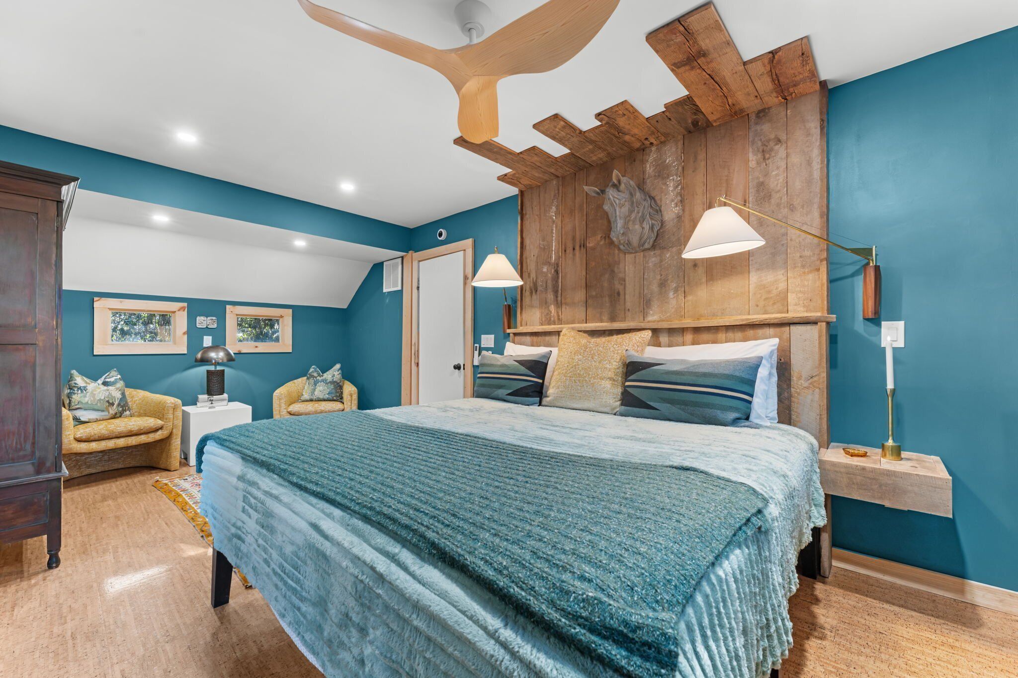 Iron/ironing board, free WiFi, bed sheets