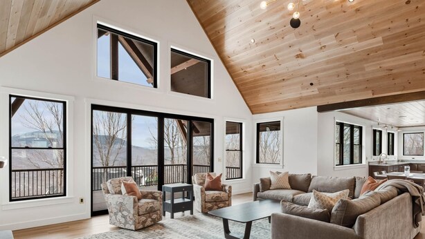 Living area - Lift 20 Lodge | Ski In/Out 4 Bedroom Home (Newry)