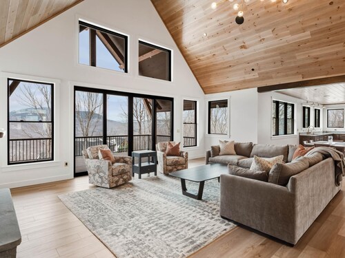 Lift 20 Lodge | Ski In/Out 4 Bedroom Home