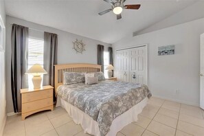 5 bedrooms, in-room safe, iron/ironing board, travel cot - Charming 5BR/4BA Near Disney/ Pool, Sauna & Pets (Kissimmee)