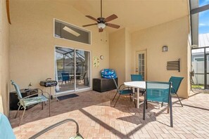 Outdoor dining - Charming 5BR/4BA Near Disney/ Pool, Sauna & Pets (Kissimmee)