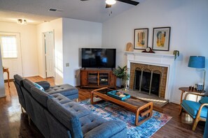 Smart TV - Cozy Home 15 Miles from Downtown Dallas (Mesquite)