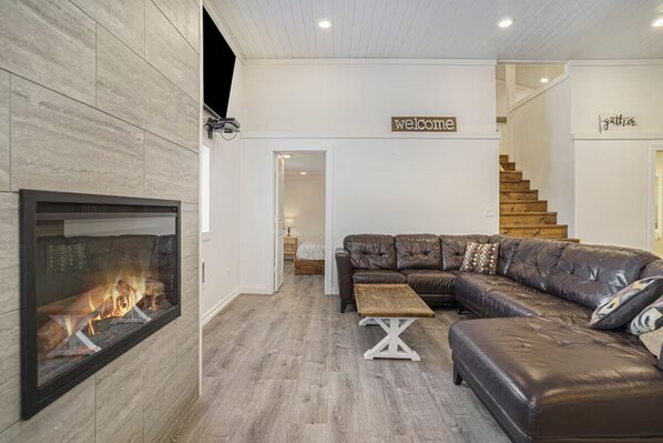 Interior - Enjoyable 4 Bedroom on M22 - Close to Traverse City & Suttons Bay (Traverse City)