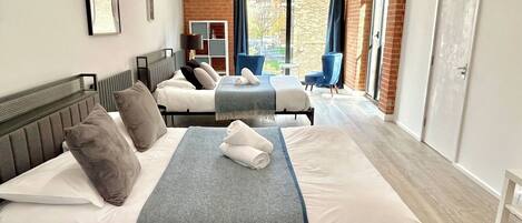 Fer et planche à repasser, Wi-Fi gratuit, draps fournis