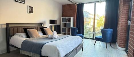 Iron/ironing board, free WiFi, bed sheets