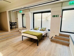 Interior - Shoreditch Studio by PrimeCityHosts F10 (Greater London)