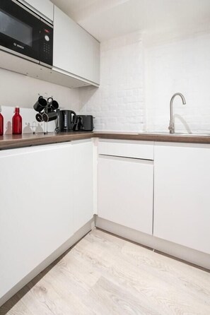 Private kitchen - Shoreditch Studio by PrimeCityHosts F9 (Greater London)