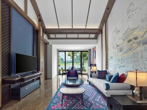 Phòng đôi Deluxe, sân hiên, quang cảnh hồ | Chăn bông, minibar, bàn, giường gấp/giường phụ (phụ phí) 