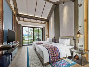 Deluxe Tek Büyük Yataklı Oda, Veranda, Göl Manzaralı | Kuştüyü yorgan, minibar, odada kasa, masa 