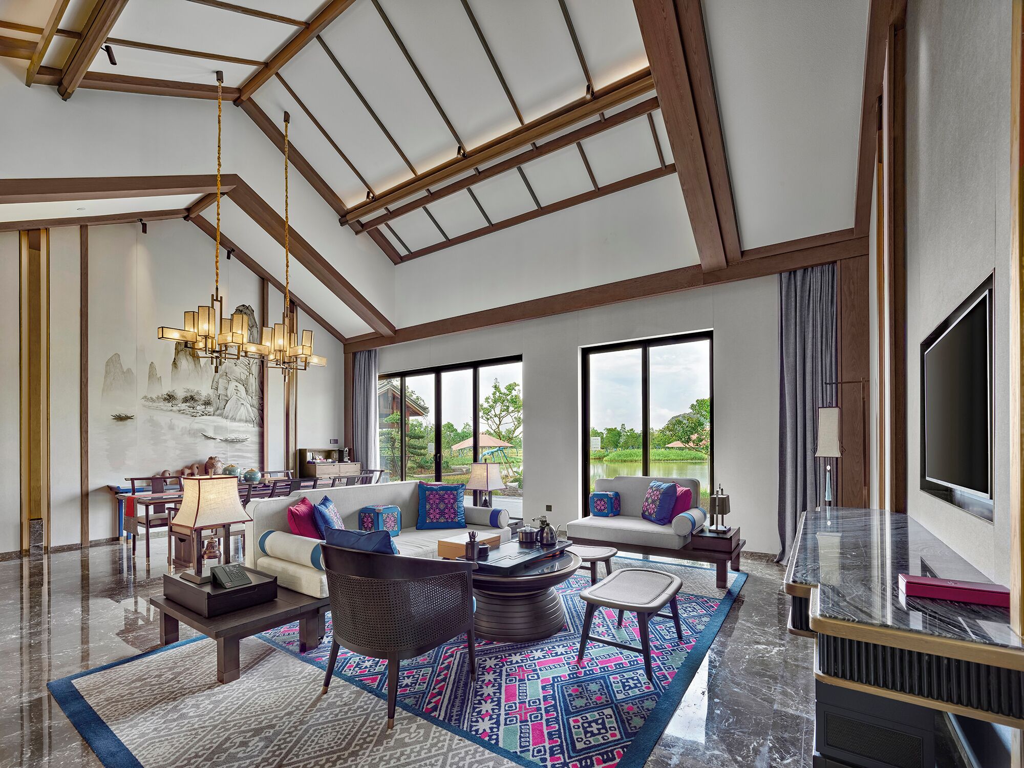 Luxury Suite, Patio, Lake View | Desk, free WiFi