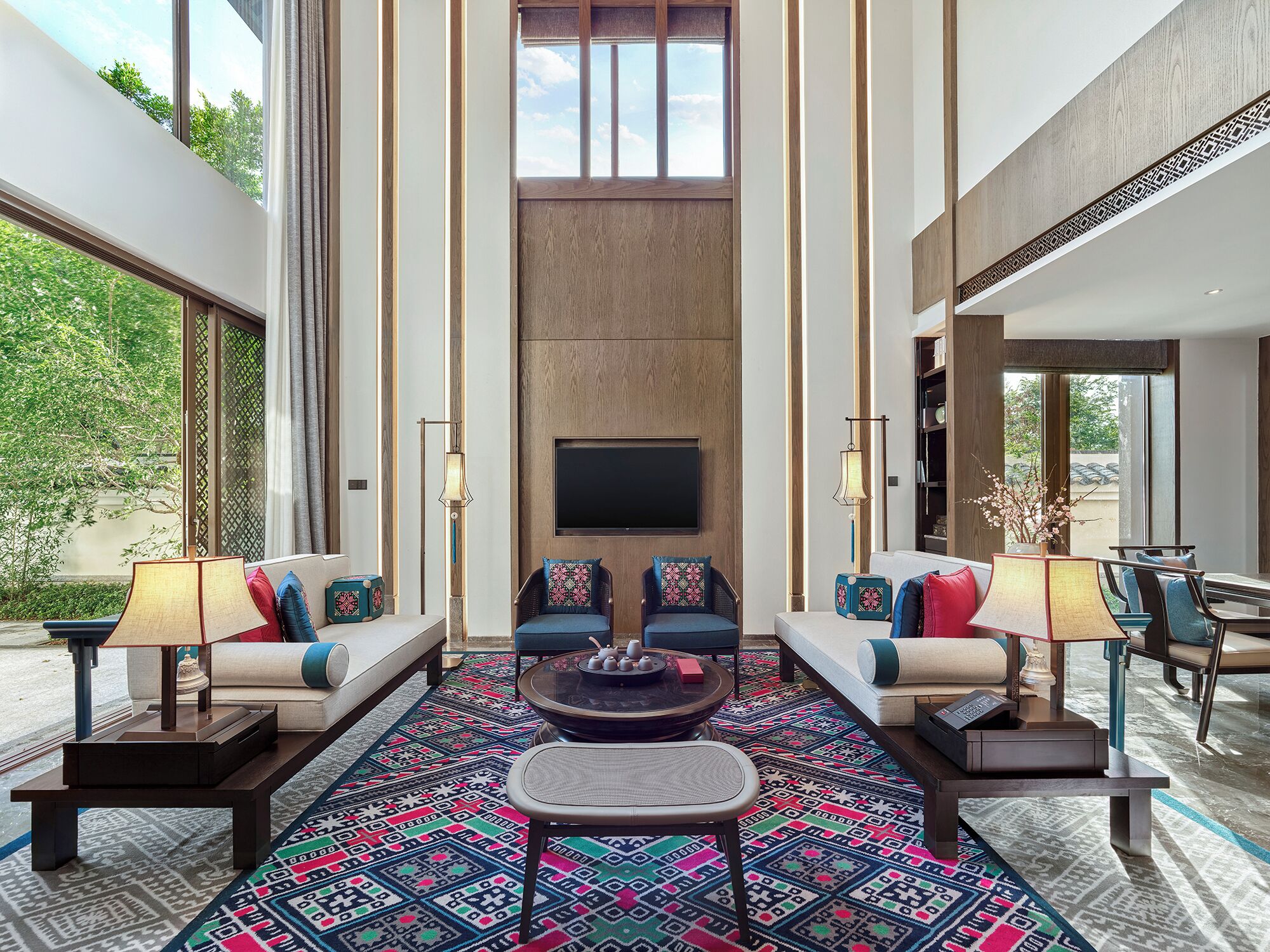 Luxury Suite, Patio, Courtyard View | Desk, free WiFi