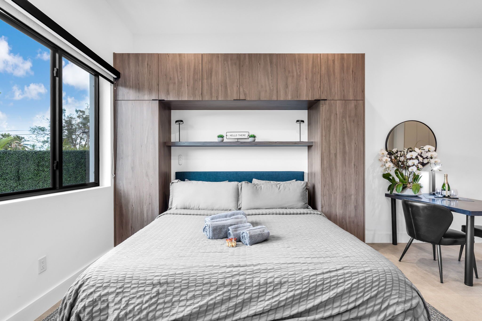 Strykejern/-brett, internettilgang og sengetøy