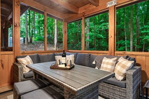 Outdoor dining - Cozy Cabin-Kids’ Fav! Private Putt-Putt & Arcades (Sevierville)