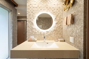 ヘアドライヤー、タオル