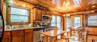 Spacious 5-bedroom cabin in Gatlinburg with Fireplace,Hot tub,Theater,Game-Room