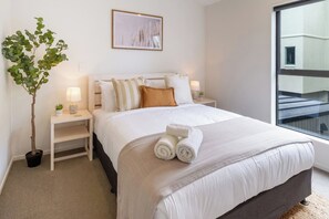 Iron/ironing board, travel cot, WiFi, bed sheets - Central City House with Garage | Walk to Stadium (Christchurch)