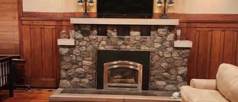 Smart TV, fireplace