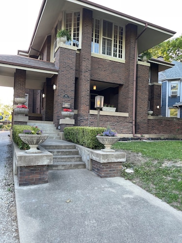 Welcoming 4-bedroom house with steam heat and gas fireplace in charming Danville