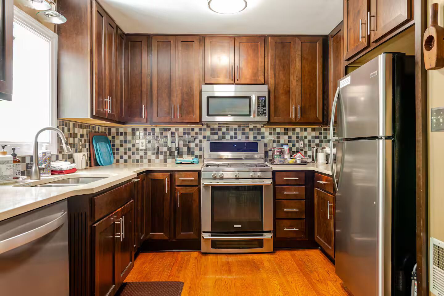 ثلاجة، ميكروويف، فرن، موقد طهي مسطح