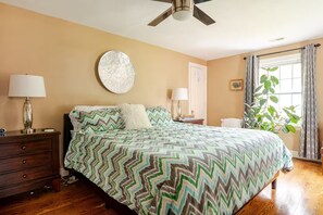 4 slaapkamers, een strijkplank/strijkijzer, reisbedje, gratis wifi