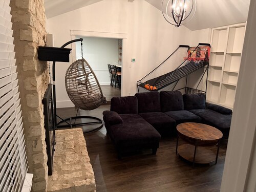 Serene 3-bedroom house with AC in delightful Round Rock near Domain