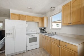 Fridge, microwave, oven, stovetop - Oceanside Escape |Steps to Beach & Rocket Launches (Cape Canaveral)