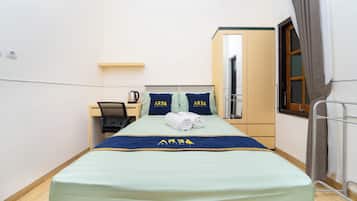 Standard Double Room | Desk, laptop workspace, free WiFi