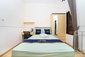 Habitación doble estándar | Escritorio, espacio para trabajar con laptop y wifi gratis 