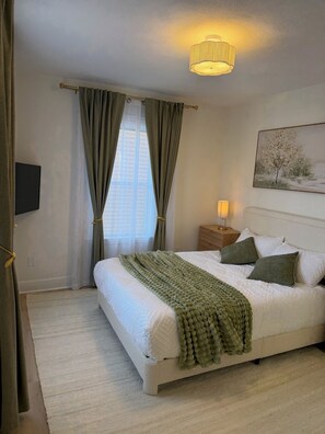 3 bedrooms, iron/ironing board, WiFi, bed sheets - Stylish 3BR Revere Home|Sleeps 8|Near Boston&Beach (Revere)