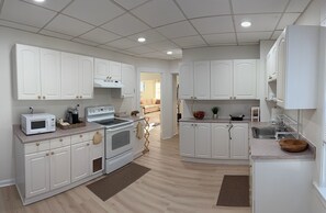 Mikroaaltouuni, uuni, liesi