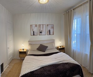 3 chambres, fer et planche à repasser, Wi-Fi, draps fournis
