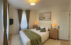 3 chambres, fer et planche à repasser, Wi-Fi, draps fournis