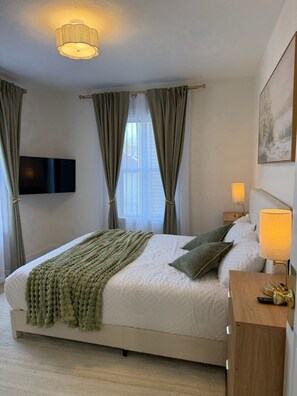 3 chambres, fer et planche à repasser, Wi-Fi, draps fournis