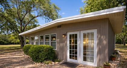 Lake House at Lake Wabaunsee, Flint Hills: Hot Tub, Private Dock, Golf Course