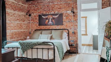 Iron/ironing board, internet, bed sheets