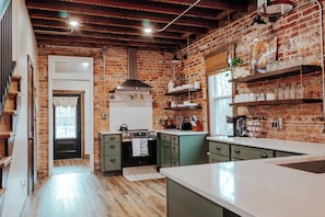 Private kitchen - Twin Bricks Railhouse near Route 66 (Bourbon)