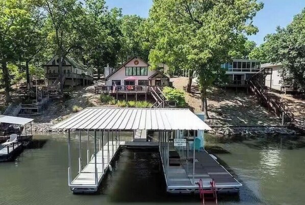 Exterior - 4 Beds 2.5 Baths Sleeps 11; Lakeview, Private Dock, Sunrise Beach (Sunrise Beach)