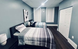 1 habitación, tabla de planchar con plancha, wifi gratis y ropa de cama 