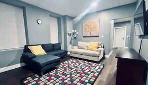 Smart TV - Cozy Suite/ Apartment in Hagerstown with parking (Hagerstown)