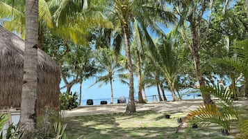 Deluxe Room, 1 King Bed, Partial Sea View