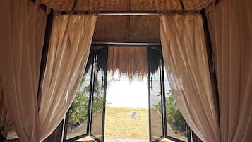 Desk, laptop workspace, free WiFi