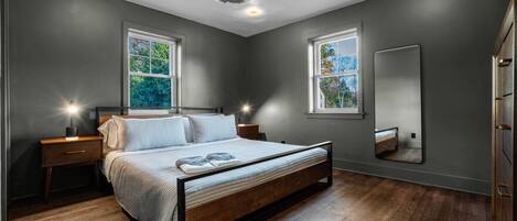 書桌、熨斗/熨衫板、Wi-Fi、床單