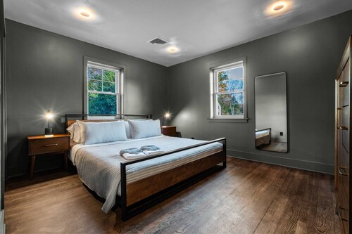 1 Min to I-91  - Newly Renovated Modern 2 BR Home