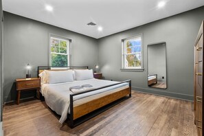 2 bedrooms, desk, iron/ironing board, WiFi