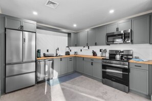 Fridge, microwave, oven, stovetop - 1 Min to I-91  - Newly Renovated Modern 2 BR Home (Berlin)